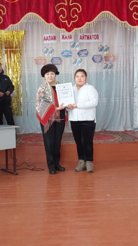Аалам жана Айтматов,акын Алыкул Осмоновдун элесине арналган иш-чара болуп өттү.Кыргыз тили жана адабияты мугалими Сыдыкова Асель мыкты деңгээлде мааракени алып барды.Окуучулар өз таланттарын тартуулашты