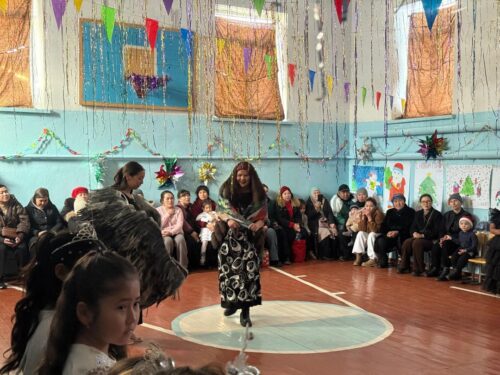 2025-жылдын 24-25-январь  мектебибизде жаңы жылга арналган майрамдык иш-чара өткөрүлдү. Иш-чаранын алкагында балдар үчүн оюн-зооктор, ыр-бийлер жана кызыктуу программалар уюштурулду. Балдардын кубанычы жана жагымдуу маанайы майрамдын негизги өзөгүн түздү. Бул иш-чара балдарга камкордук көрүү ар бирибиздин милдетибиз экенин дагы бир жолу тастыктады.