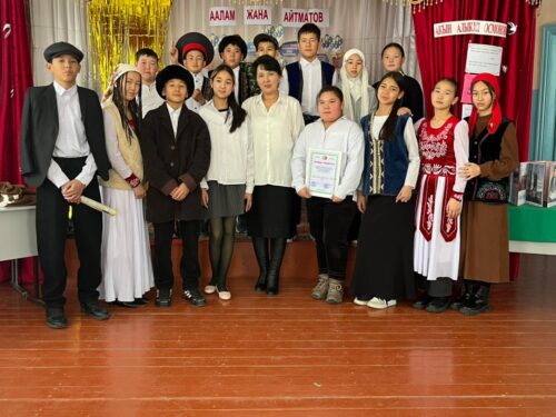 Аалам жана Айтматов,акын Алыкул Осмоновдун элесине арналган иш-чара болуп өттү.Кыргыз тили жана адабияты мугалими Сыдыкова Асель мыкты деңгээлде мааракени алып барды.Окуучулар өз таланттарын тартуулашты