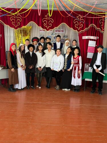 Аалам жана Айтматов,акын Алыкул Осмоновдун элесине арналган иш-чара болуп өттү.Кыргыз тили жана адабияты мугалими Сыдыкова Асель мыкты деңгээлде мааракени алып барды.Окуучулар өз таланттарын тартуулашты